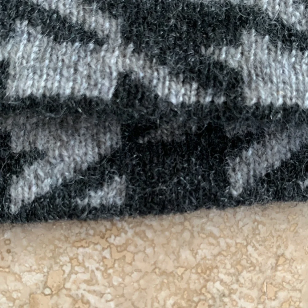 NEW! KIER + J Cashmere skirt grey/black houndstooth, pull-on. Size XL